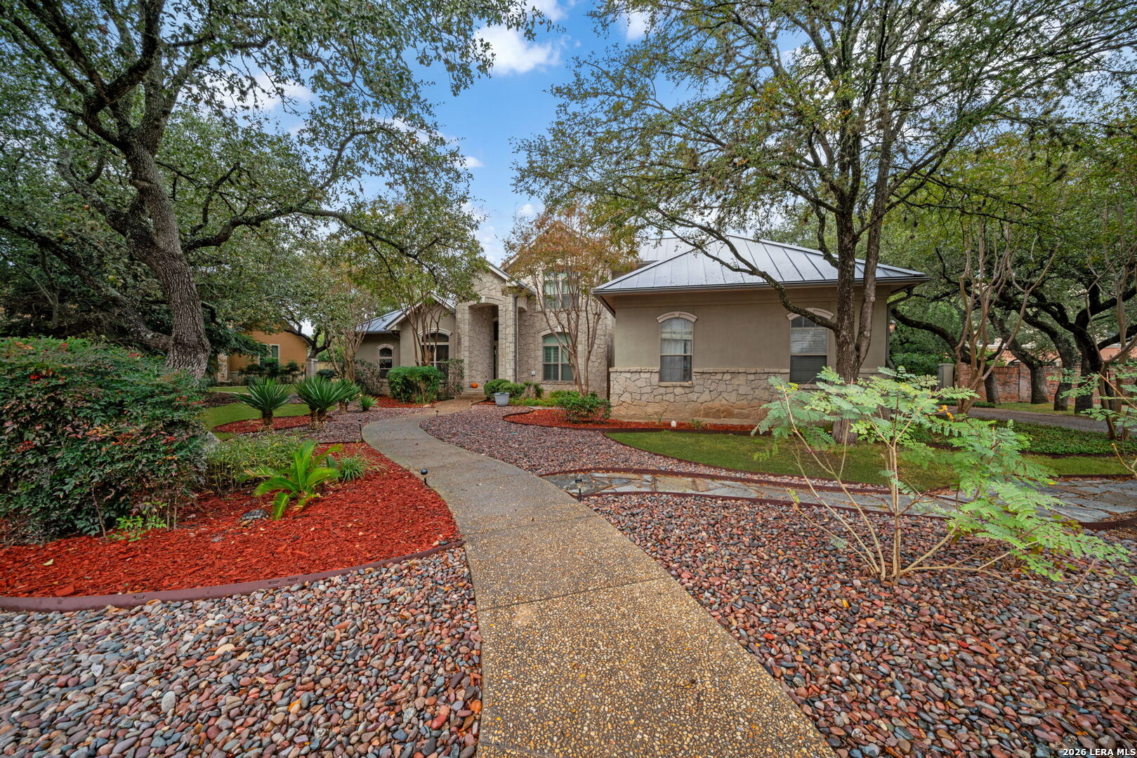 31 Royal Waters Dr