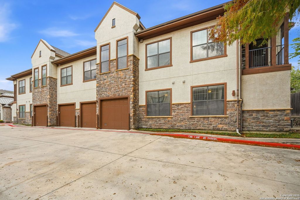Photo of 7342 Oak Manor #6202, San Antonio, TX 78229 (MLS # 1925914)
