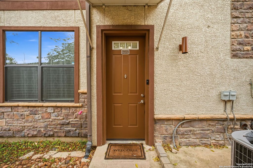 Photo of 7342 Oak Manor #6202, San Antonio, TX 78229 (MLS # 1925914)
