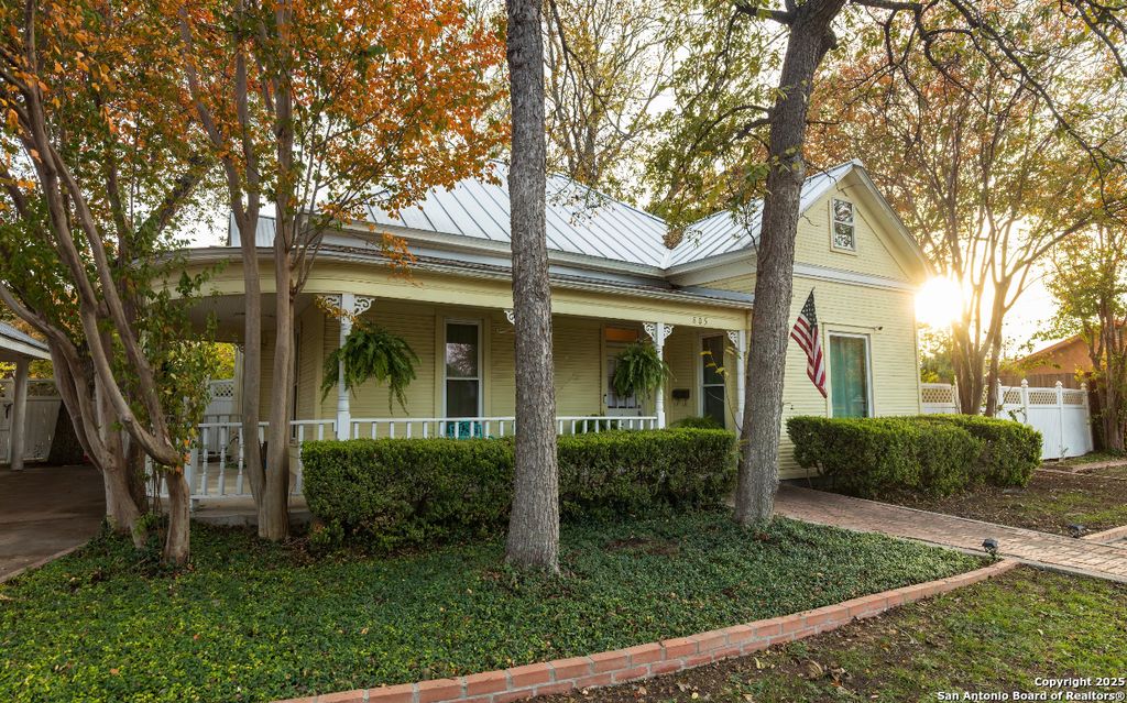 Photo of 805 20th, Hondo, TX 78861 (MLS # 1930065)