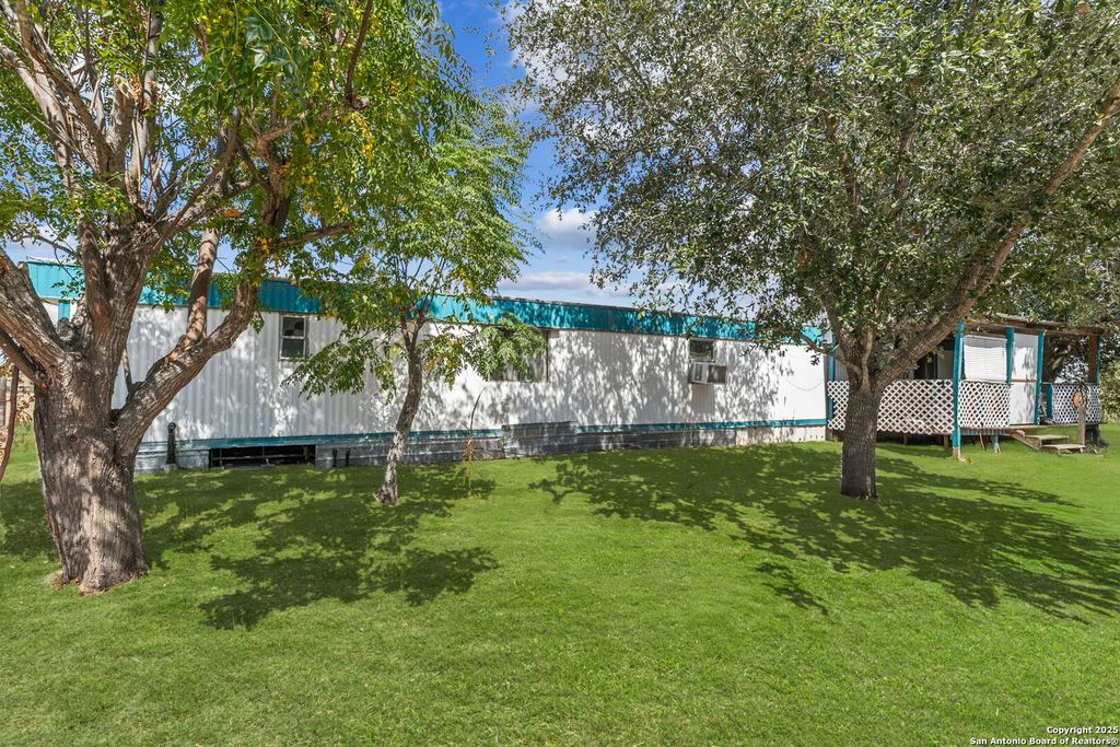 Photo of 2789 County Road 120, Floresville, TX 78114 (MLS # 1909333)