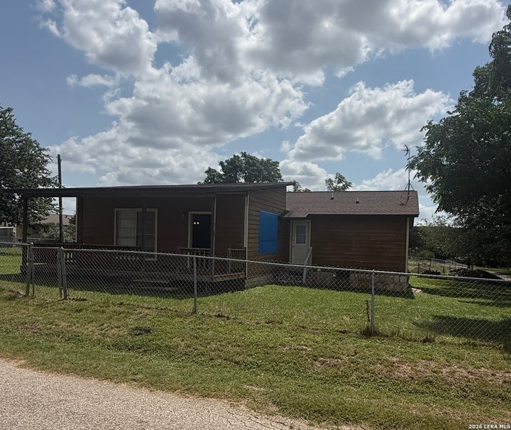 Photo 1 of 41 — 149 LIVE OAK LN, Lakehills, TX 78063