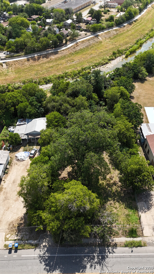 3106 S Flores