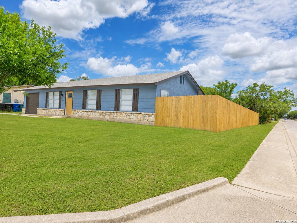 Photo of 6103 VISTA VALLEY DR, San Antonio, TX 78242 (MLS # 2008144)
