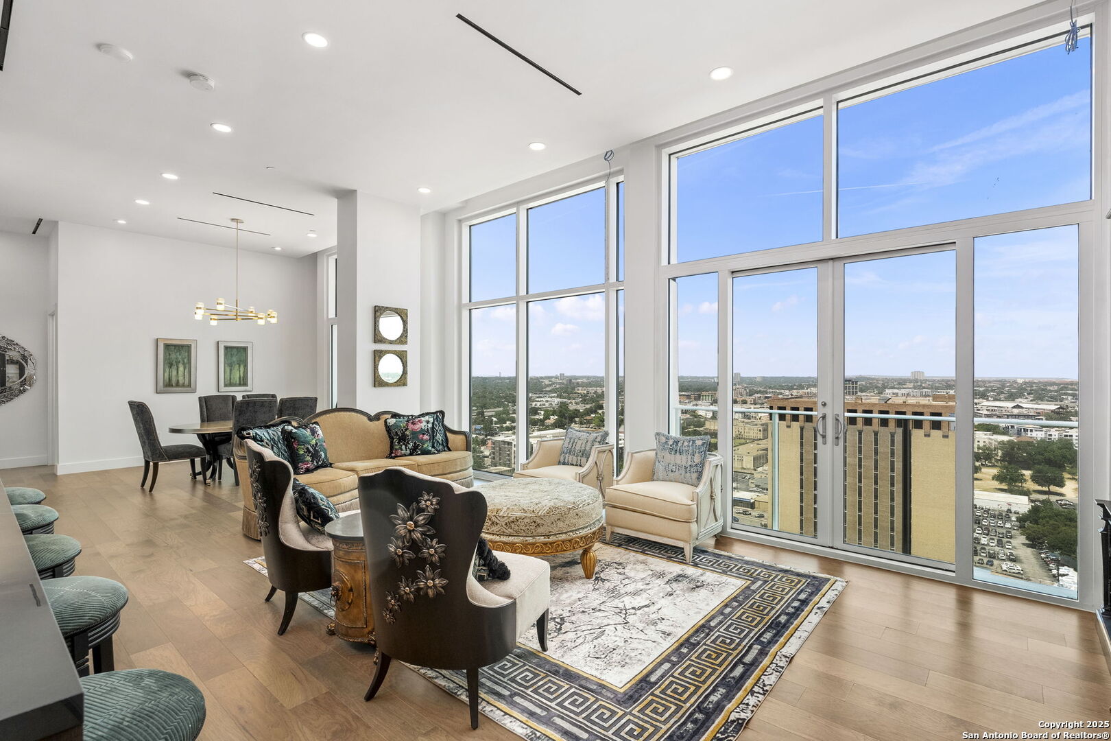 123 Lexington APT 1