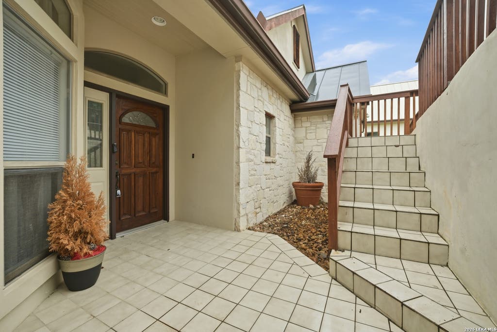 Photo of 204 Tapatio Dr W, Boerne, TX 78006 (MLS # 1936209)