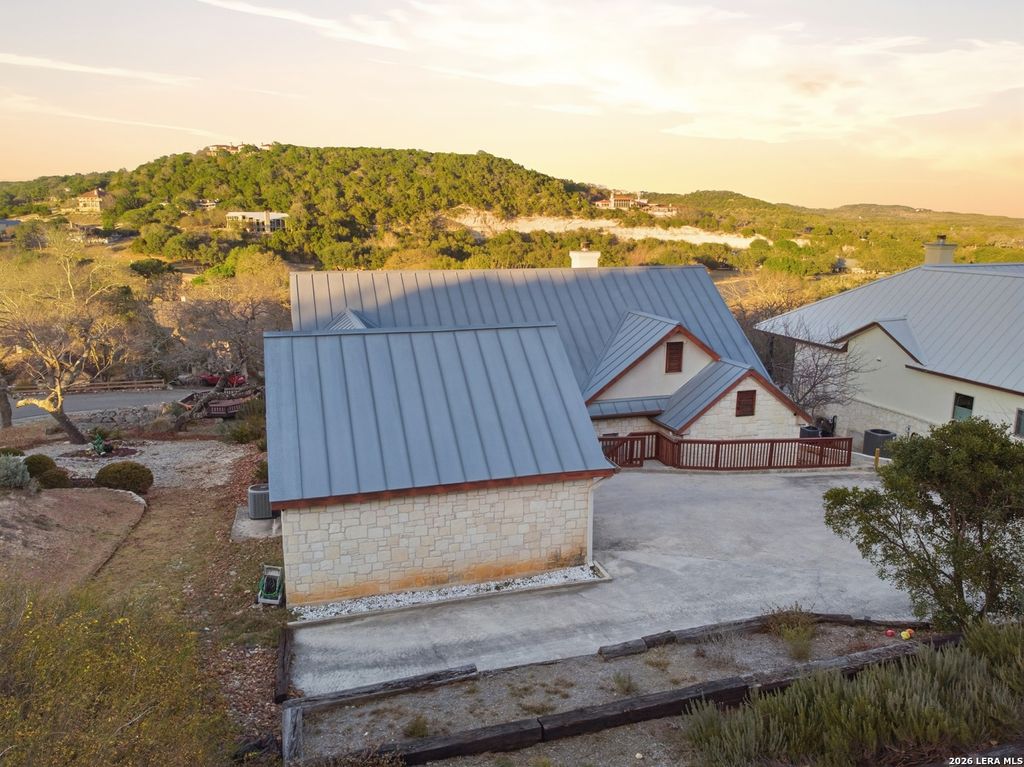 Photo of 204 Tapatio Dr W, Boerne, TX 78006 (MLS # 1936209)