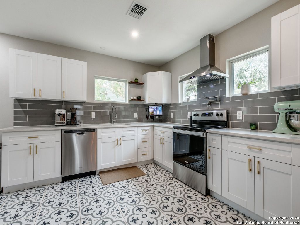 Photo of 114 New Haven, San Antonio, TX 78209 (MLS # 1881883)