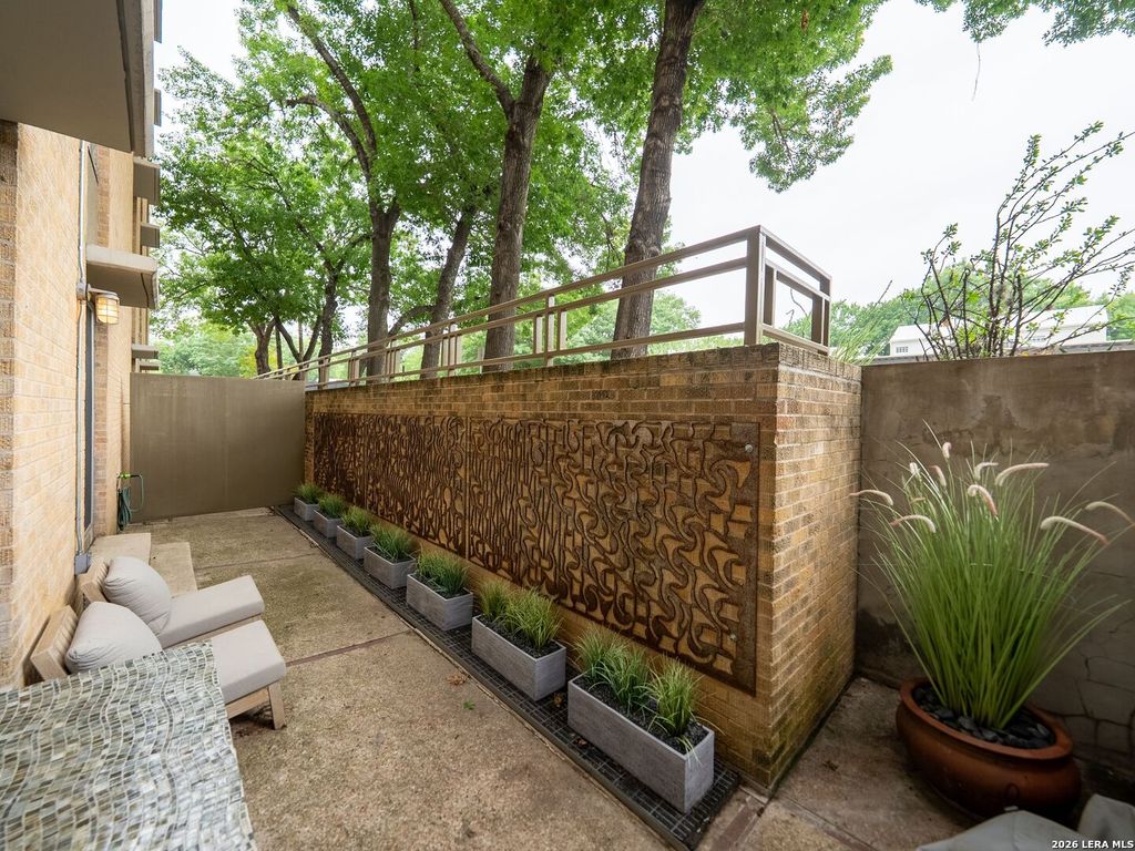 Photo of 1115 S Alamo 2102 #2102, San Antonio, TX 78210 (MLS # 1963074)