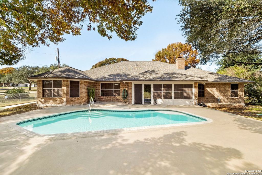 Photo of 313 Ridge Crest, Seguin, TX 78155 (MLS # 1929733)