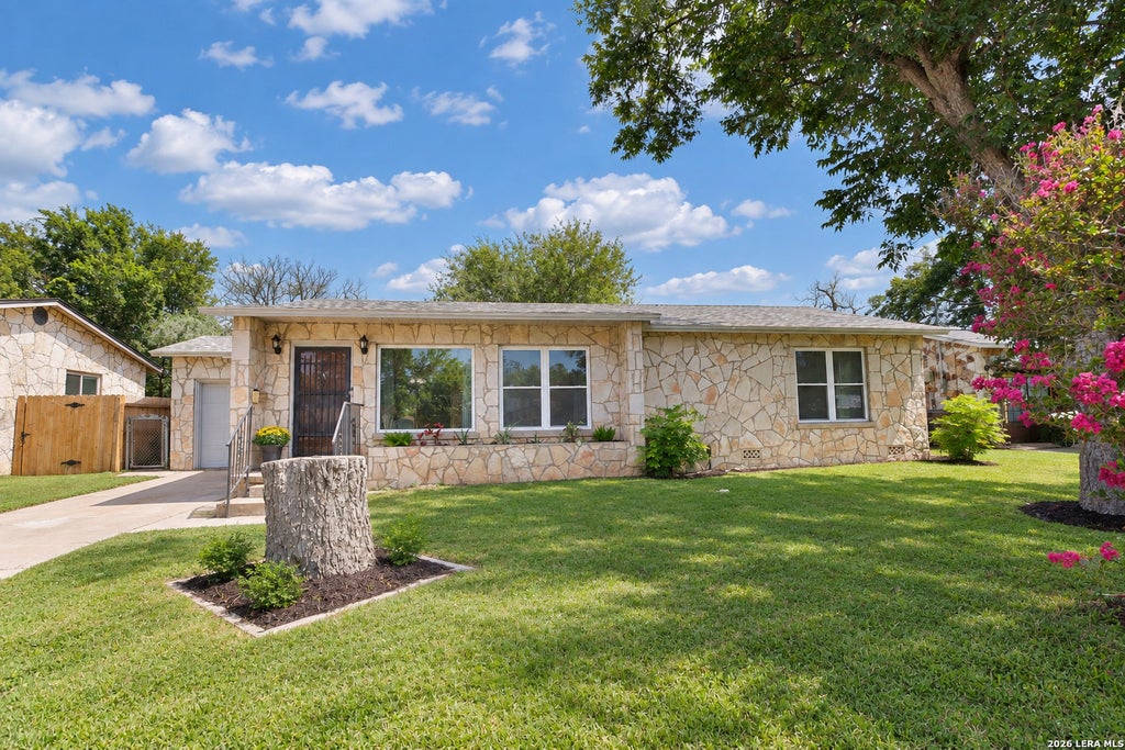 Photo of 1135 Vanderbilt, San Antonio, TX 78210 (MLS # 2003088)