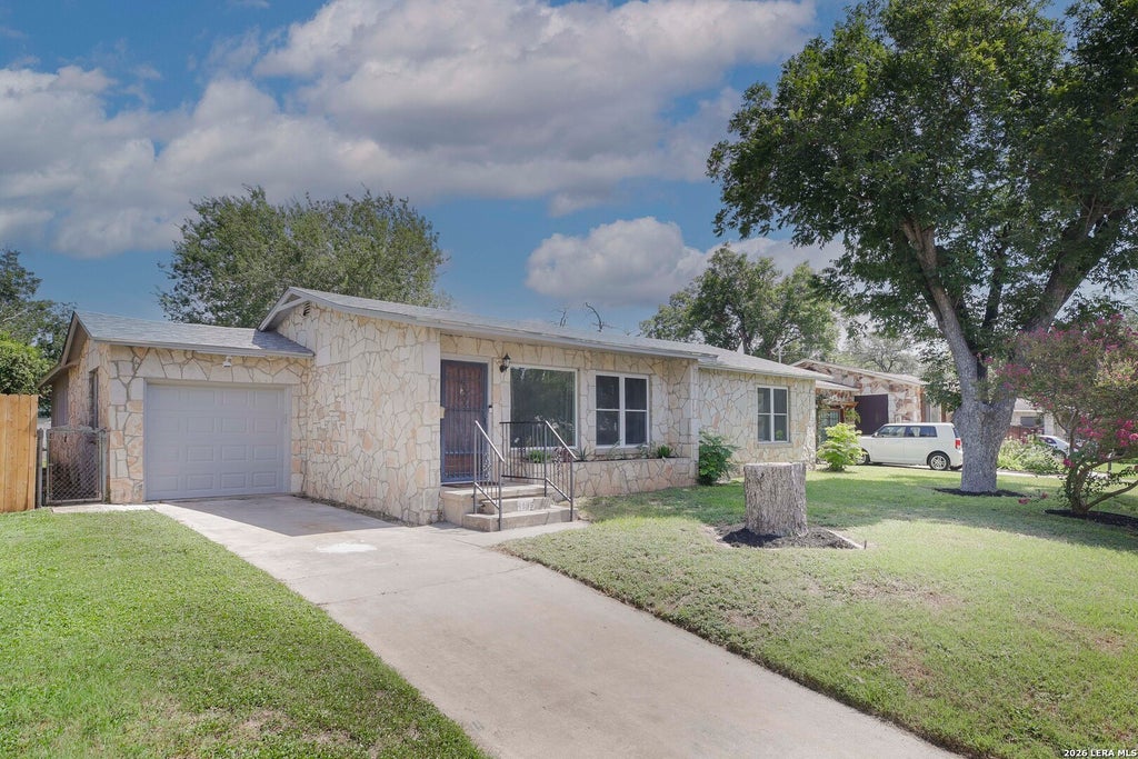 Photo of 1135 Vanderbilt, San Antonio, TX 78210 (MLS # 2003088)