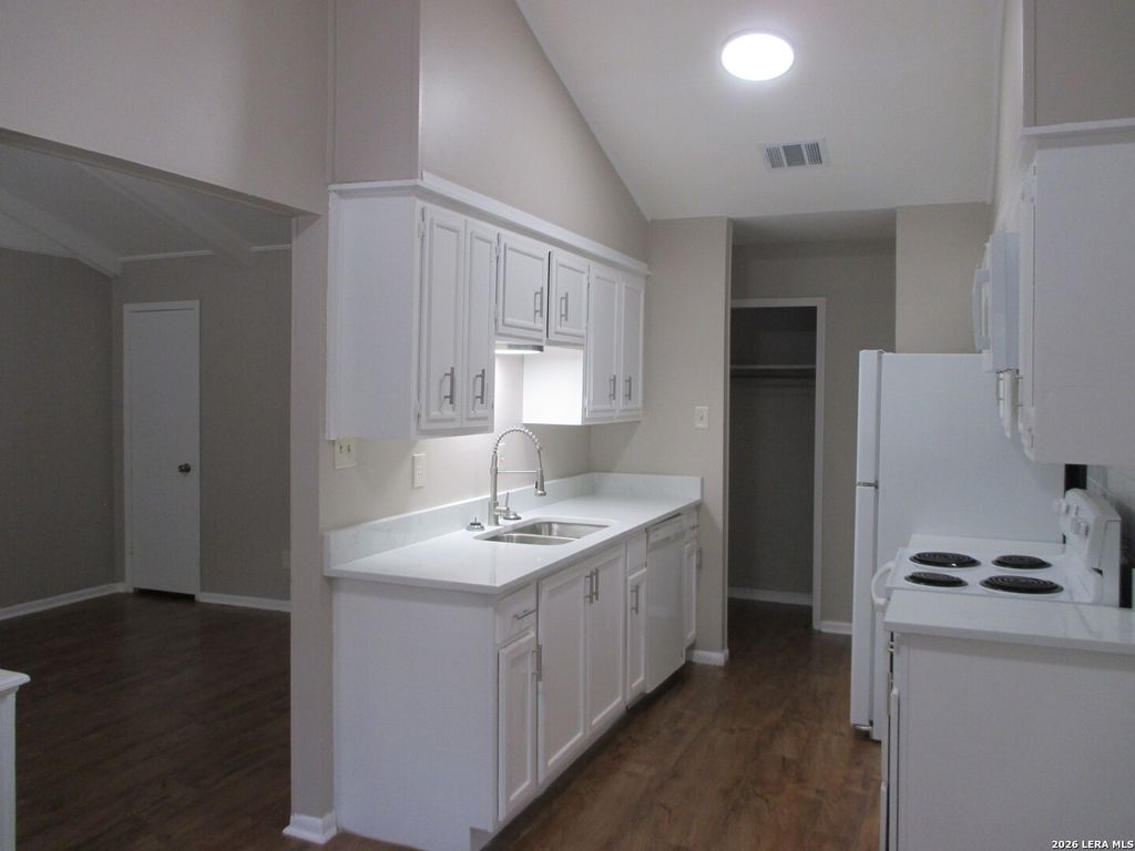 Photo of 4423 HICKORY HILL DR, Kirby, TX 78219 (MLS # 1938677)