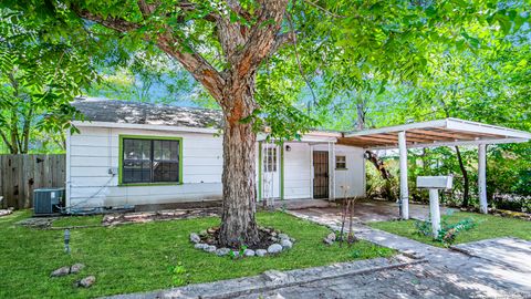 A home in Hondo