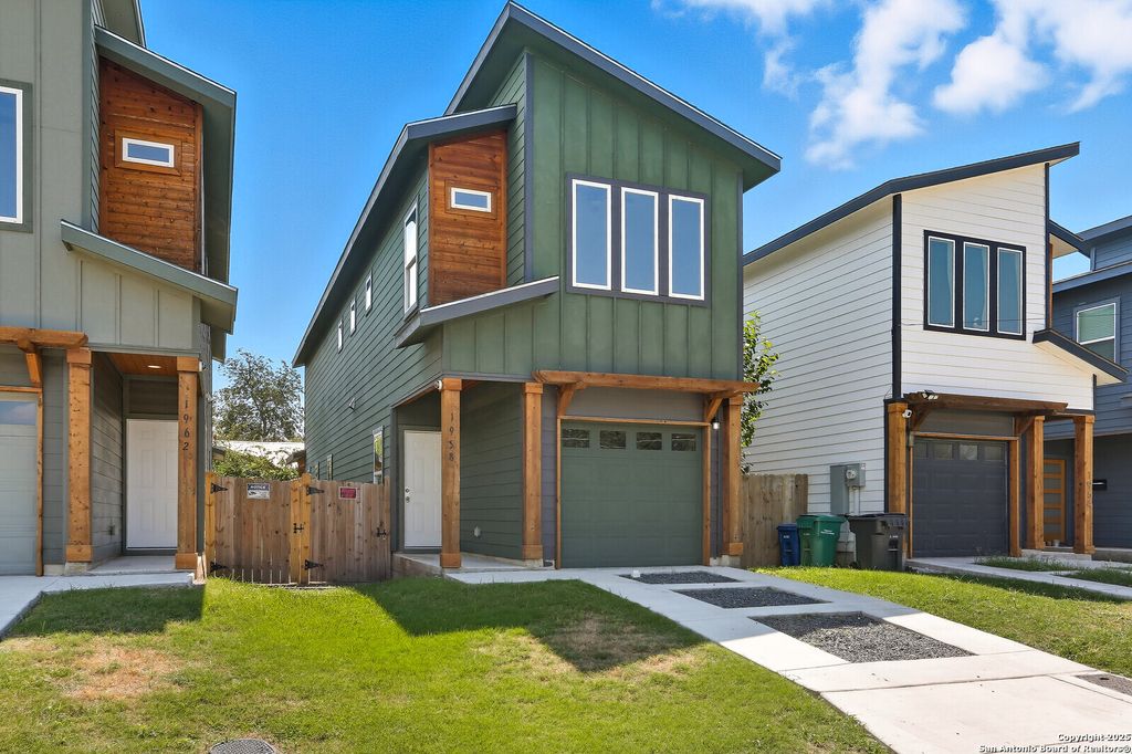 Photo of 1958 E Crockett, San Antonio, TX 78202 (MLS # 1929499)