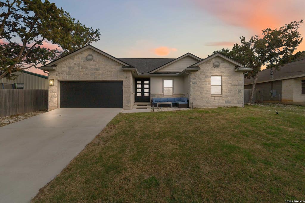 Photo of 570 Forest Crest, Canyon Lake, TX 78133 (MLS # 1947114)
