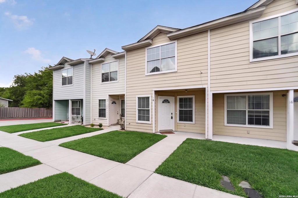 Photo of 10 Bratton Dr, San Antonio, TX 78245 (MLS # 1993975)