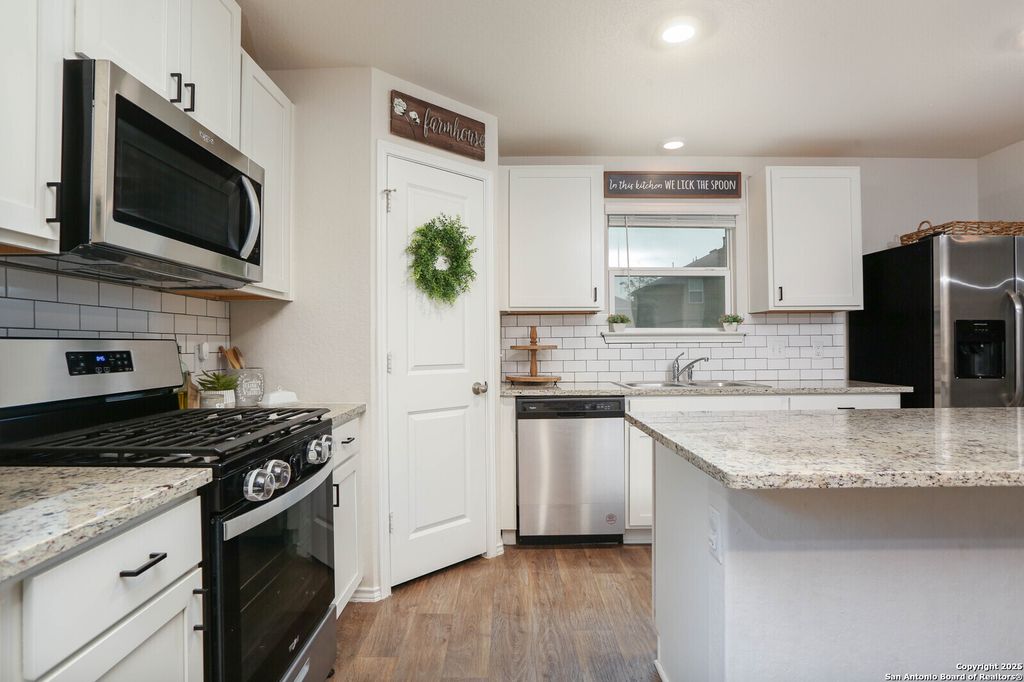 Photo of 1018 Andean Emerald, San Antonio, TX 78253 (MLS # 1954126)