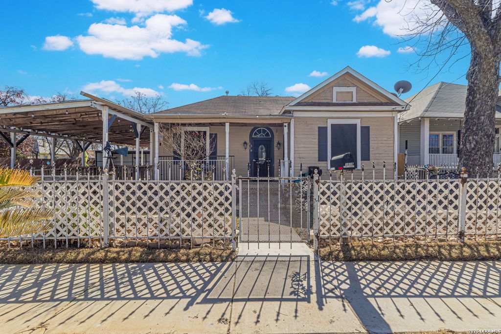 Photo of 1518 W Travis St, San Antonio, TX 78207 (MLS # 1939244)