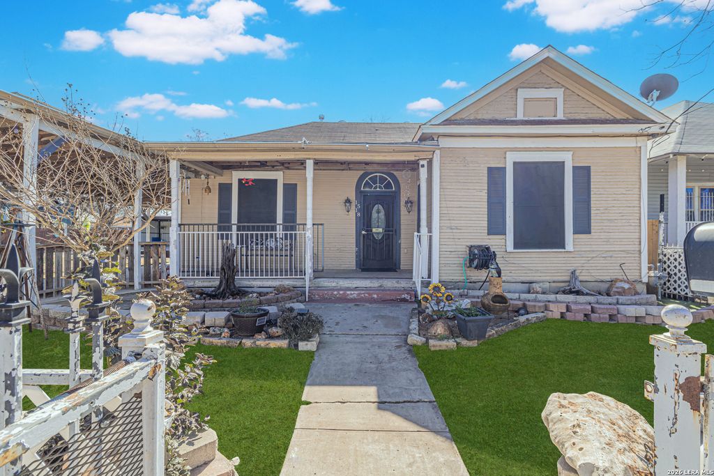 Photo of 1518 W Travis St, San Antonio, TX 78207 (MLS # 1939244)