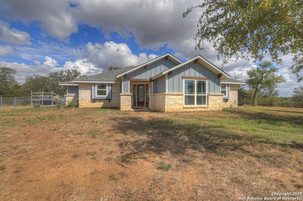 Photo of 2354 Fm 2438, Seguin, TX 78155 (MLS # 1920129)