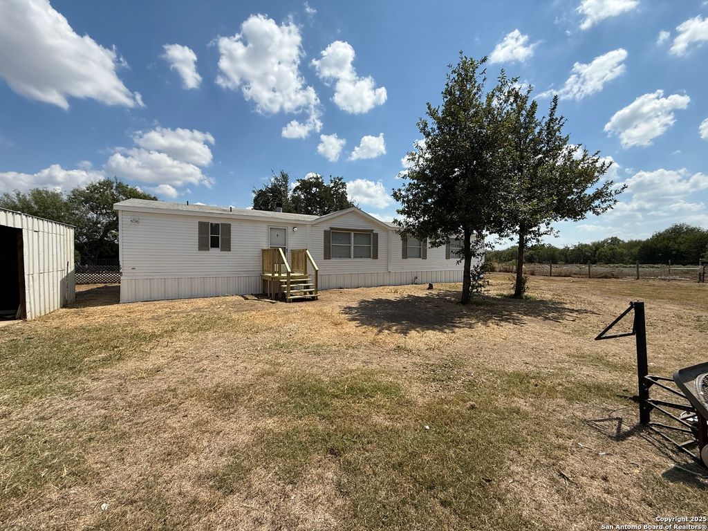 Photo of 523 mansfield, Pleasanton, TX 78064 (MLS # 1924540)