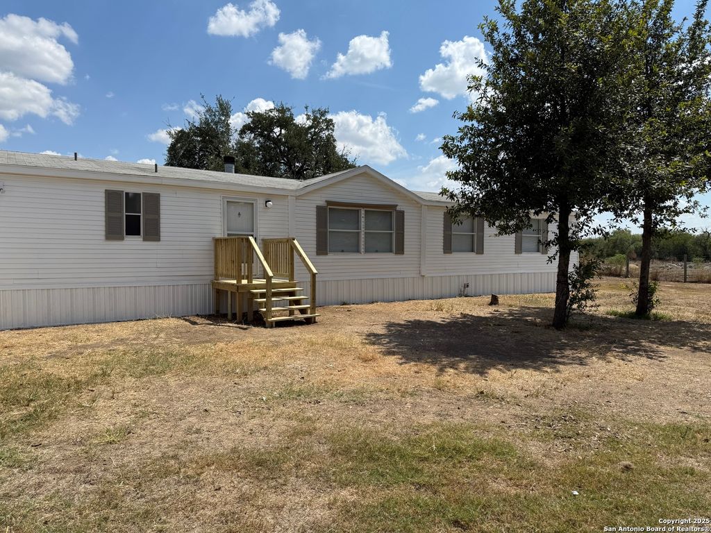 Photo of 523 mansfield, Pleasanton, TX 78064 (MLS # 1924540)