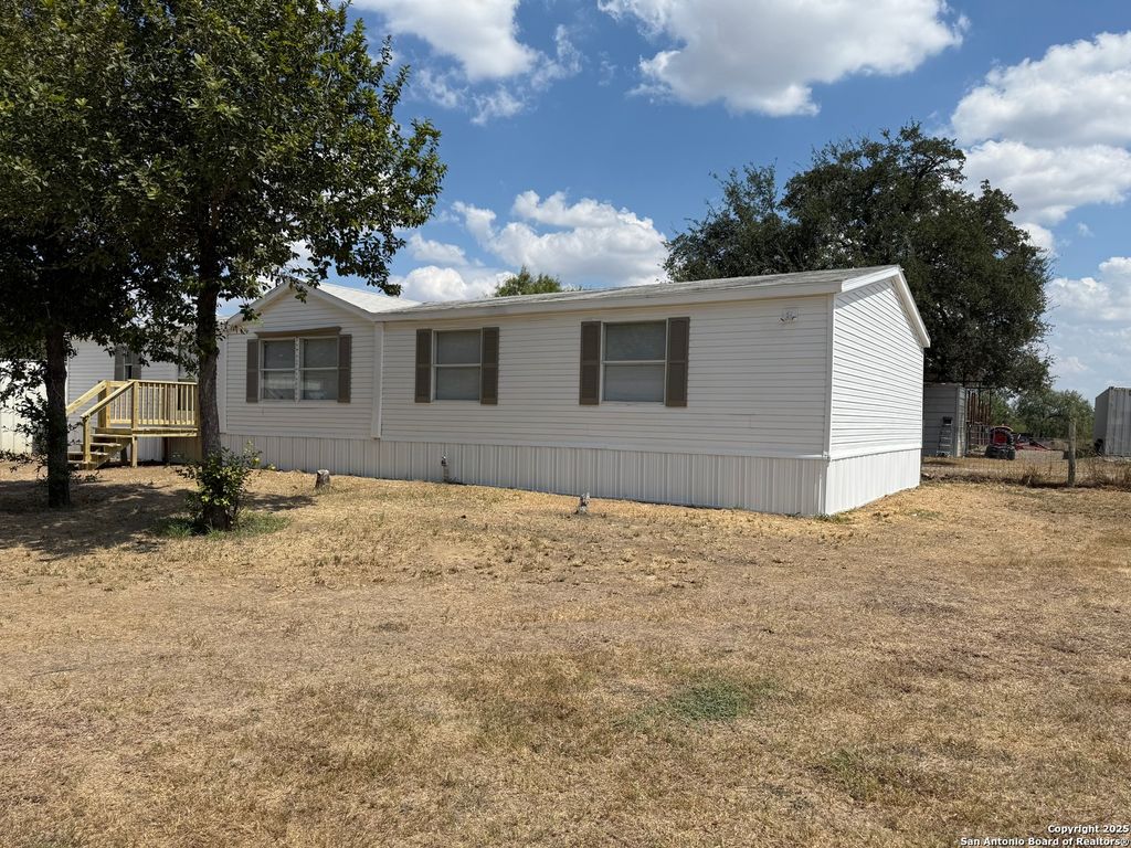 Photo of 523 mansfield, Pleasanton, TX 78064 (MLS # 1924540)