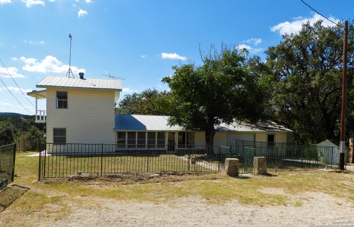 Photo 1 of 61 — 806 BLUE BILL COVE DR, Lakehills, TX 78063