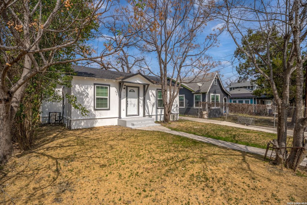 Photo of 2151 E Crockett, San Antonio, TX 78202 (MLS # 1946336)