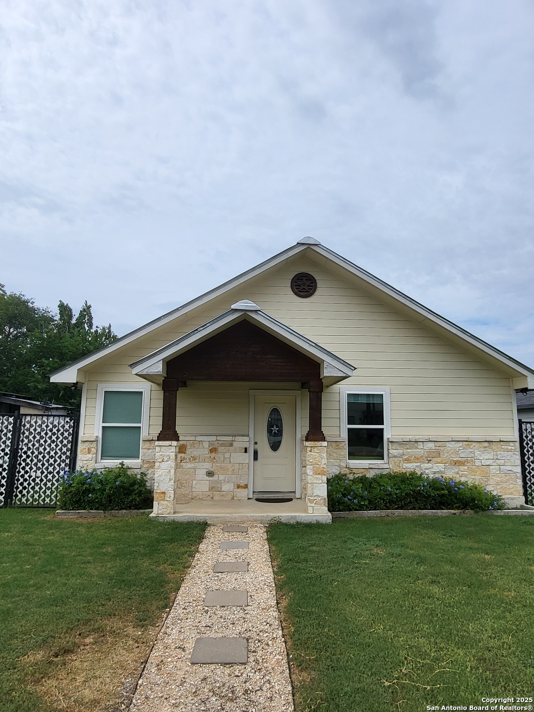 312 E Klein St