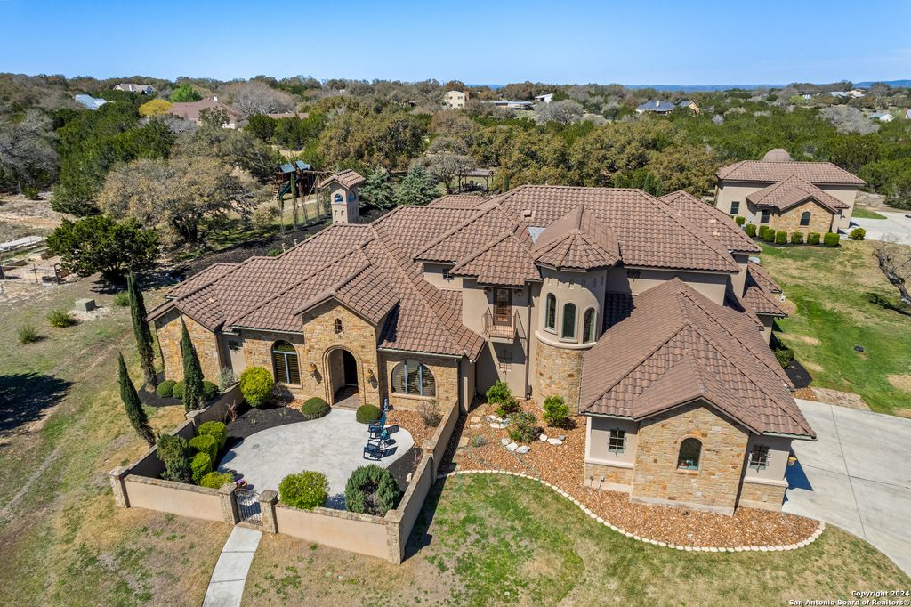 Photo of 104 Falcon Crst, Boerne, TX 78006 (MLS # 1944743)