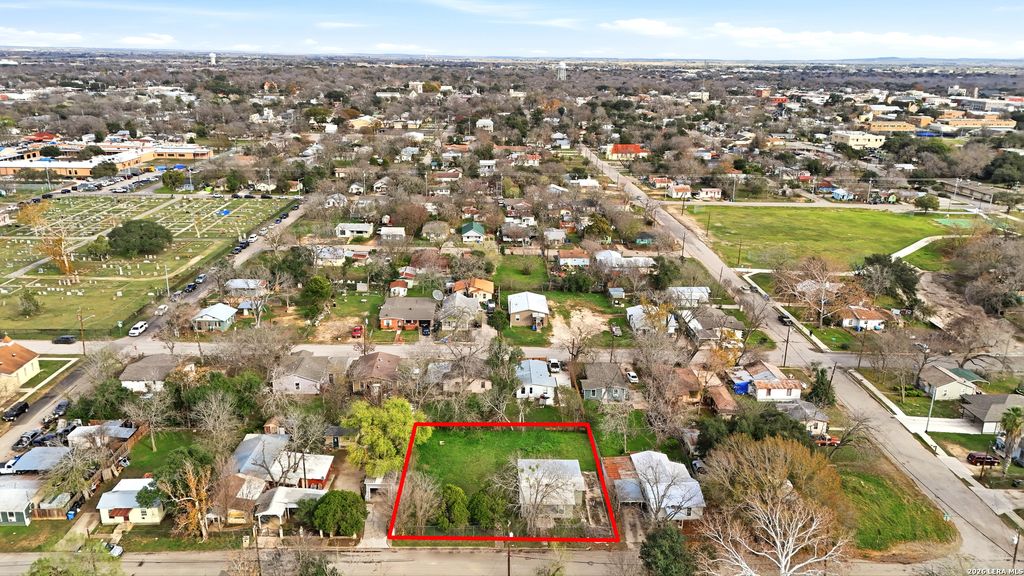 Photo of 617 Williams St, Seguin, TX 78155 (MLS # 1936853)