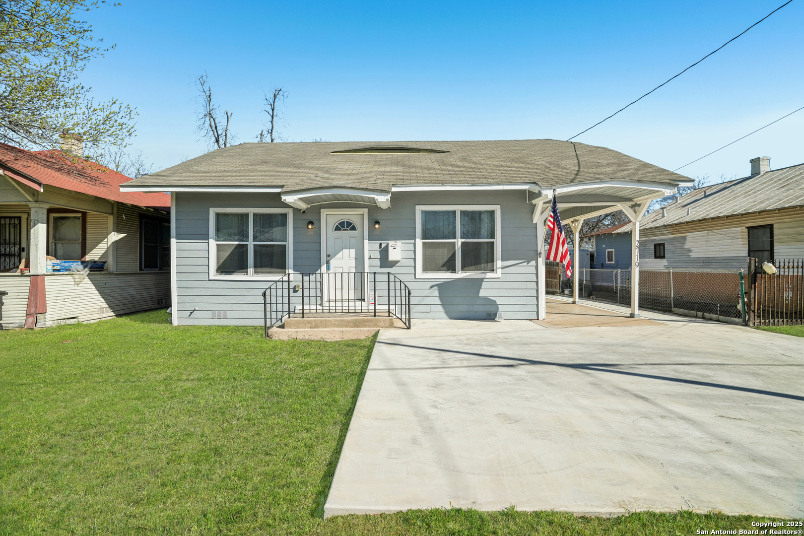 2719 E Houston
