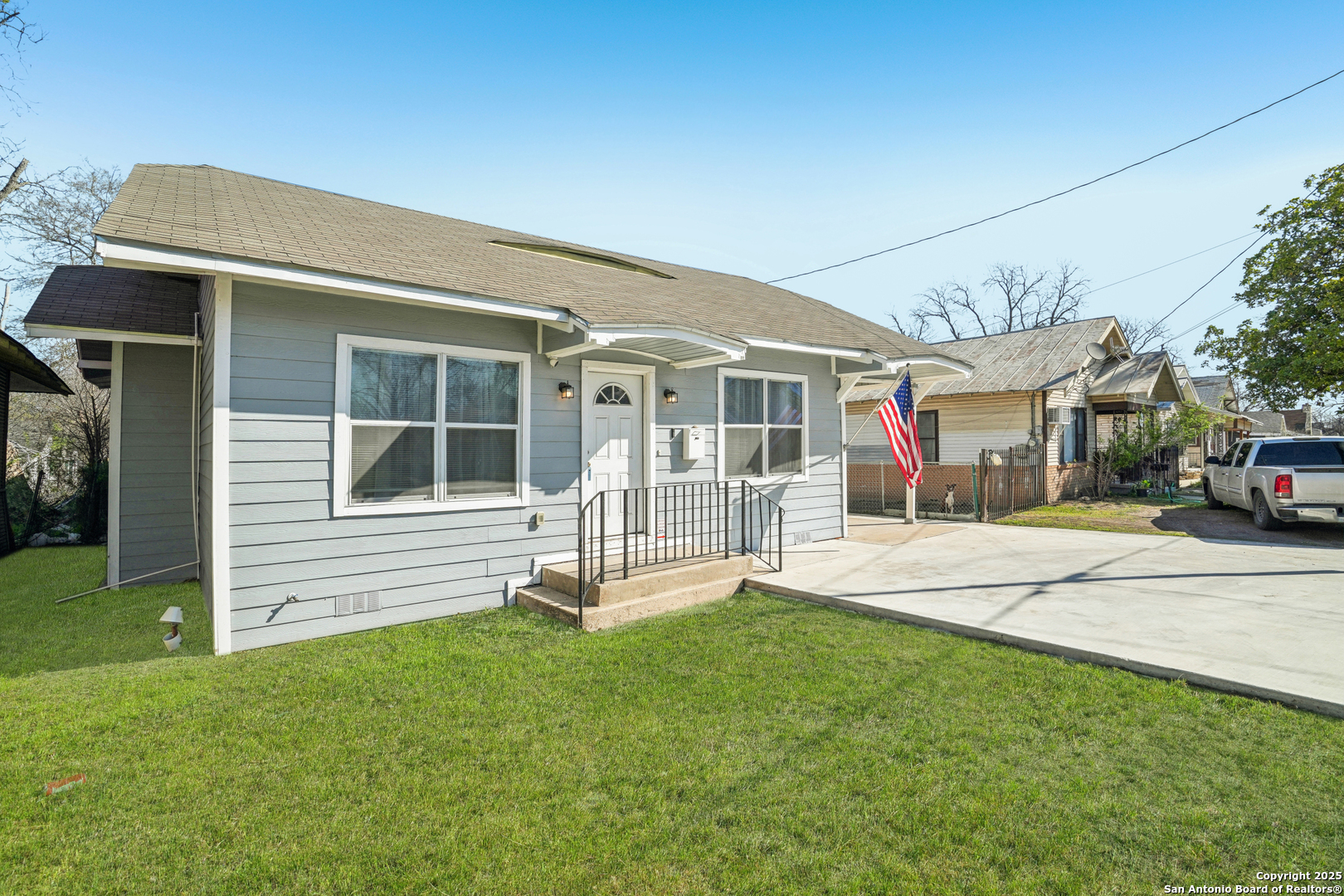 2719 E Houston