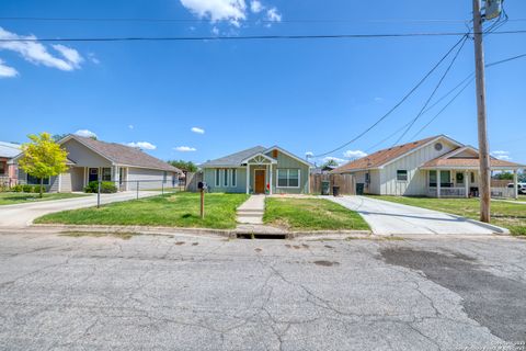 637 ROACH ST Uvalde TX 78801