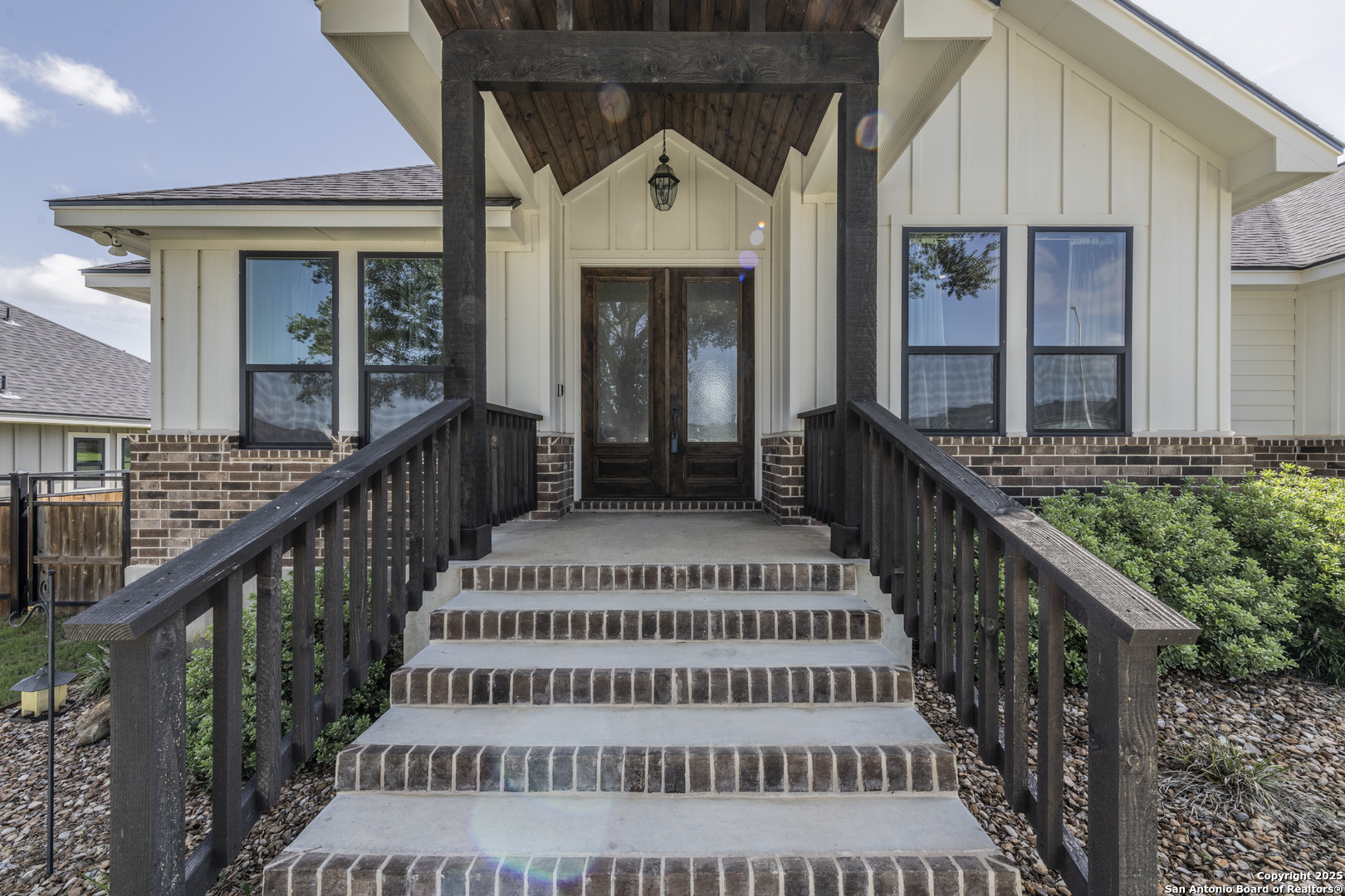 100 N Mahogany Path