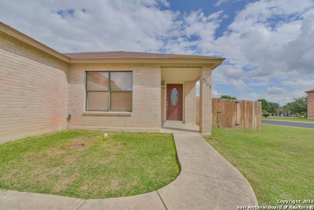 Photo of 9302 BENDING CRST, San Antonio, TX 78239 (MLS # 1916159)