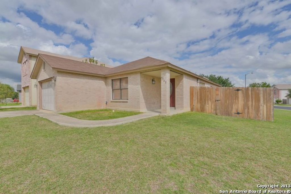 Photo of 9302 BENDING CRST, San Antonio, TX 78239 (MLS # 1916159)