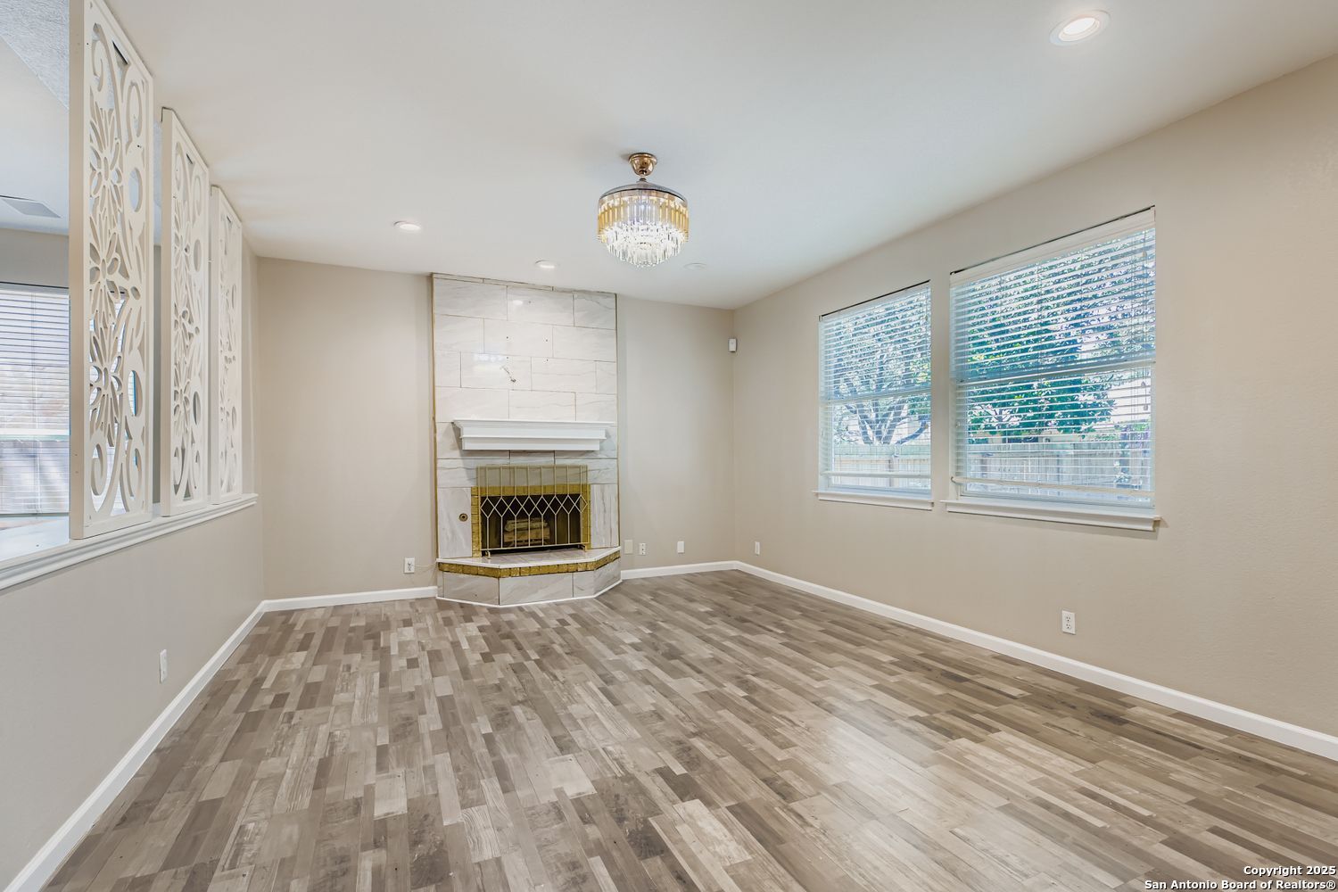 8202 Eagle Peak