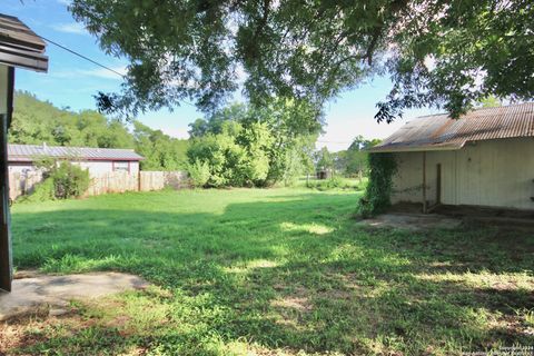 A home in Floresville