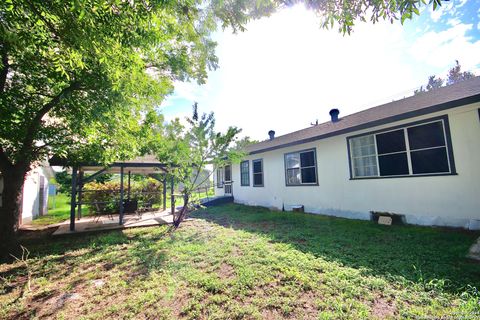 A home in Floresville