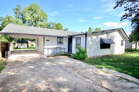 A home in Floresville