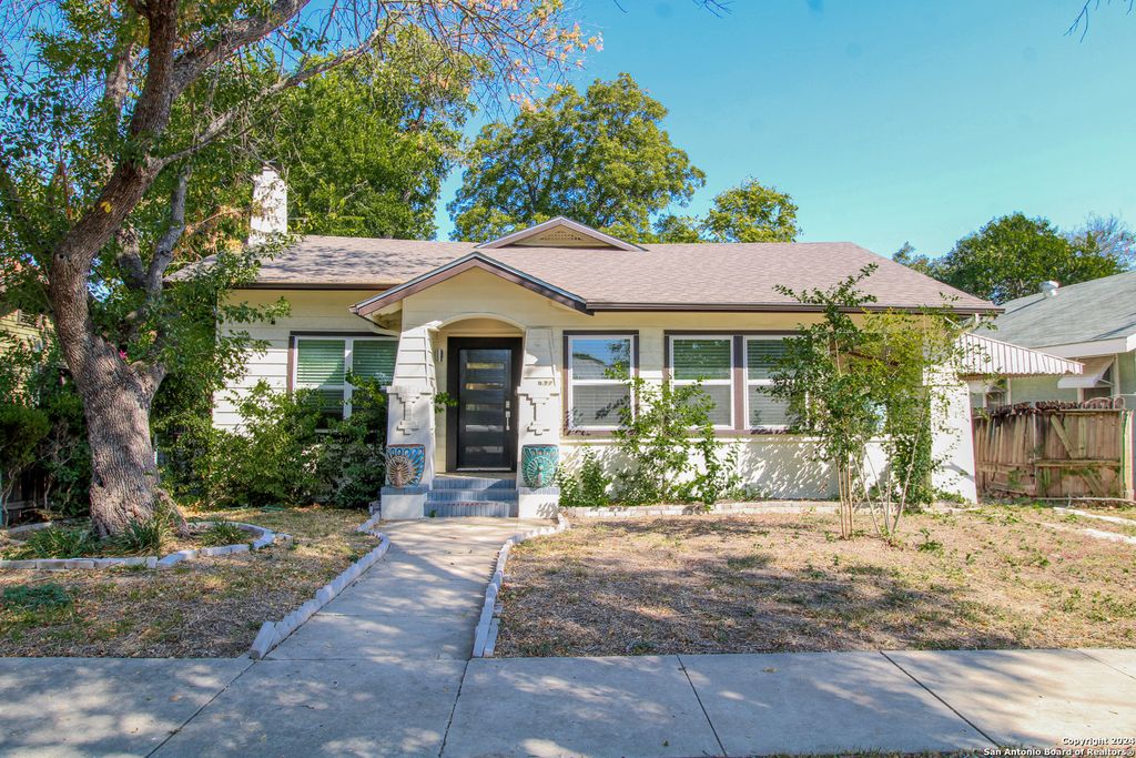 Photo of 931 W Gramercy, San Antonio, TX 78201 (MLS # 1925254)