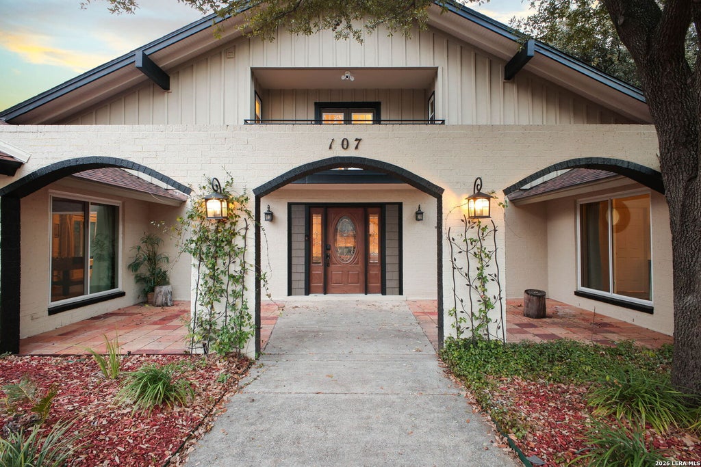Photo of 107 WICKFORD WAY, Castle Hills, TX 78213 (MLS # 1969546)