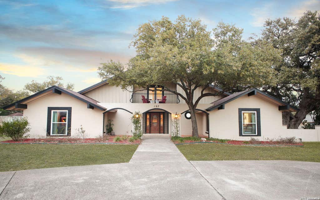 Photo of 107 WICKFORD WAY, Castle Hills, TX 78213 (MLS # 1969546)