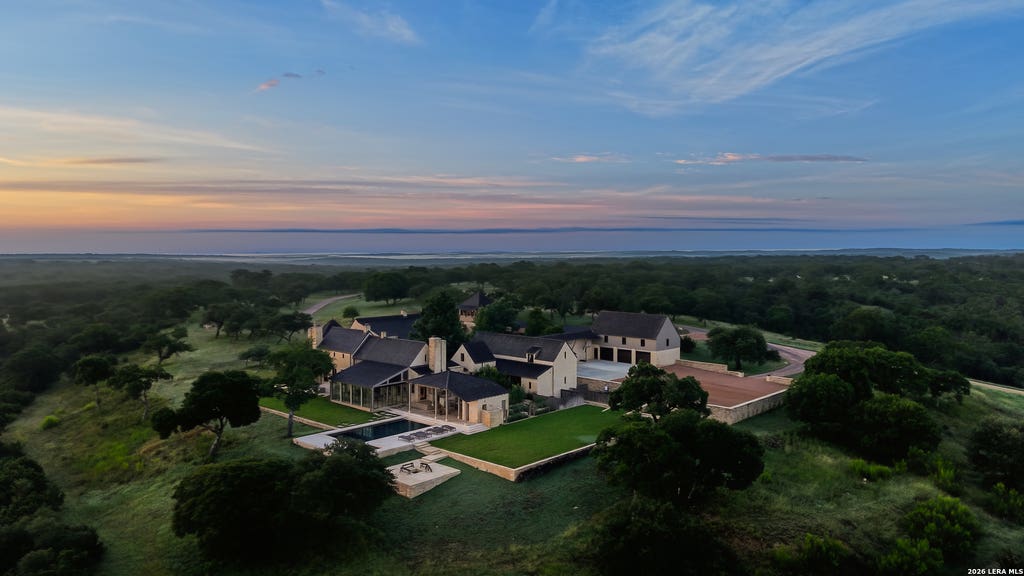 Photo of 850 SISTERDALE RD, Boerne, TX 78006 (MLS # 1971988)