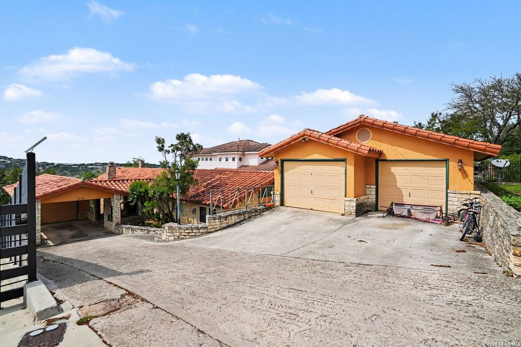 Photo of 1010 Village Shore Dr, Canyon Lake, TX 78133 (MLS # 1959873)