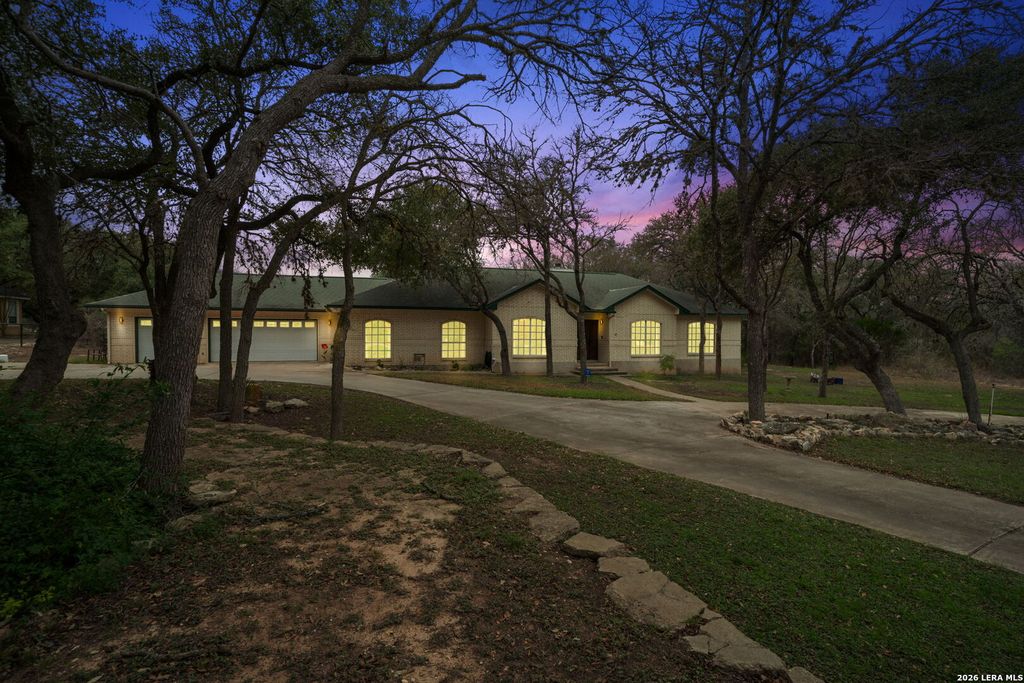 Photo of 319 Laurel Rdg, San Antonio, TX 78253 (MLS # 1931726)