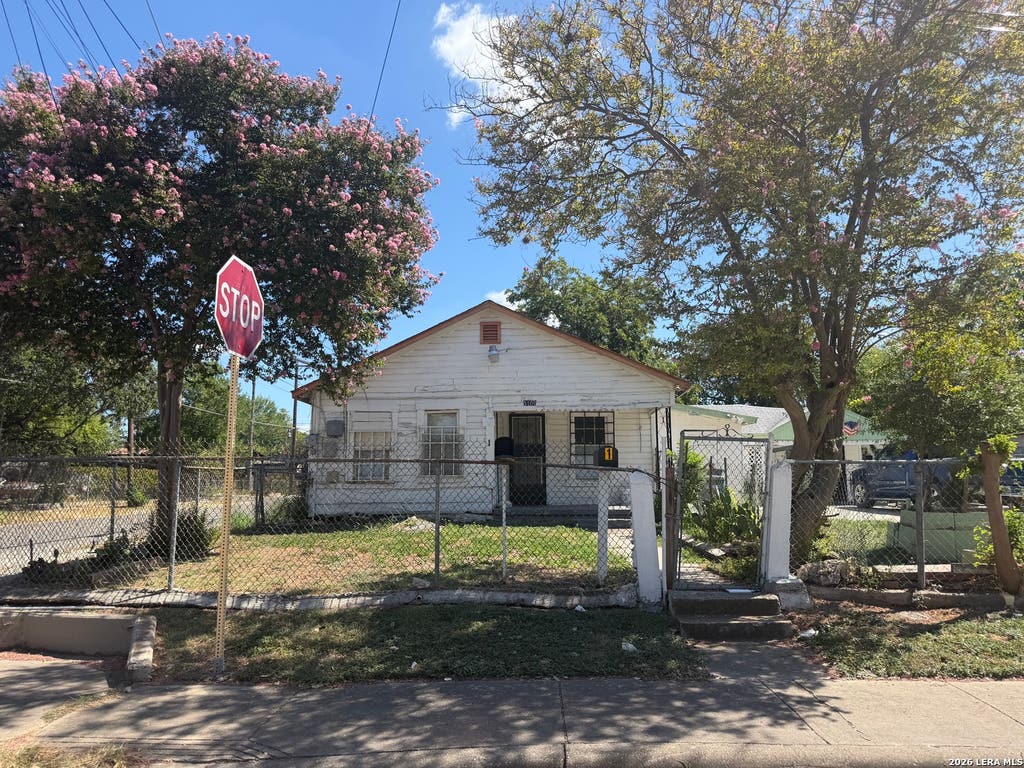 Photo of 3100 Vera Cruz, San Antonio, TX 78207 (MLS # 2009090)
